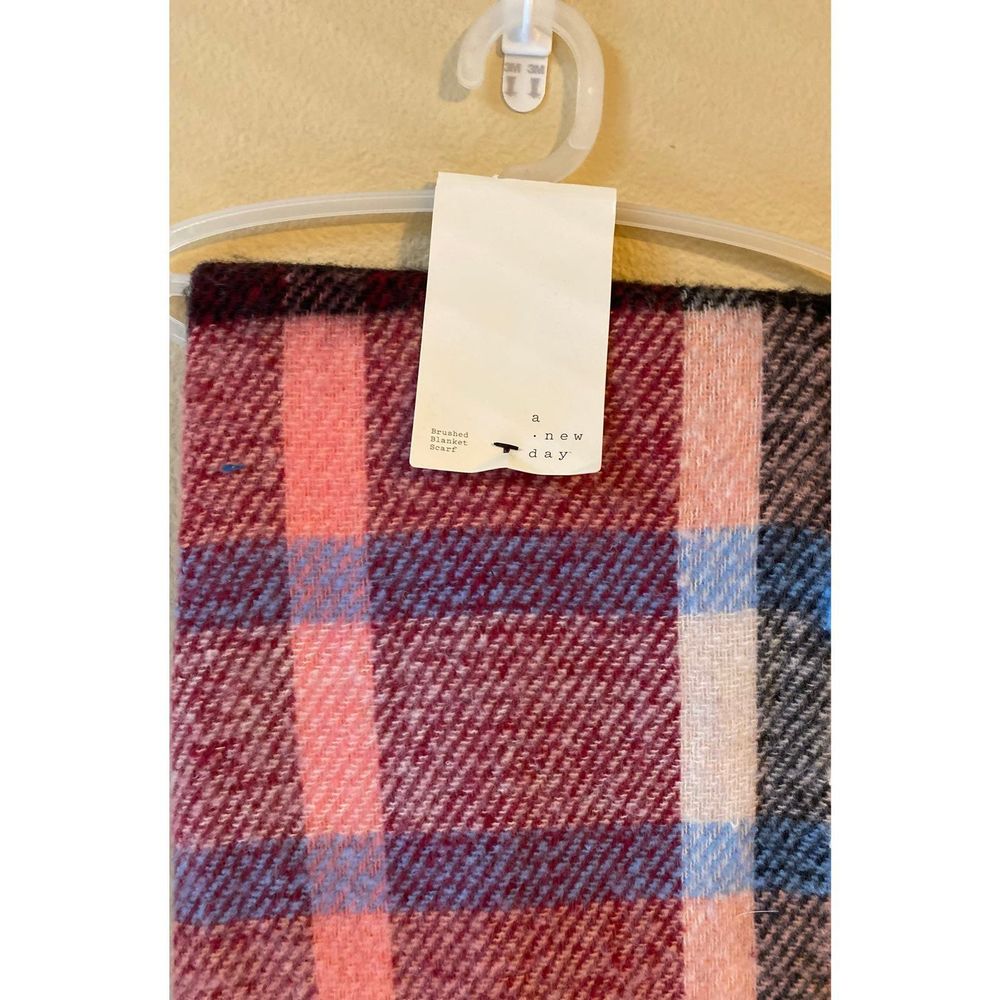 NWT Pink blanket scarf